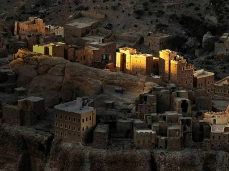 Mudbrick village built into the cliffs of Wadi Do'an, Hadramout